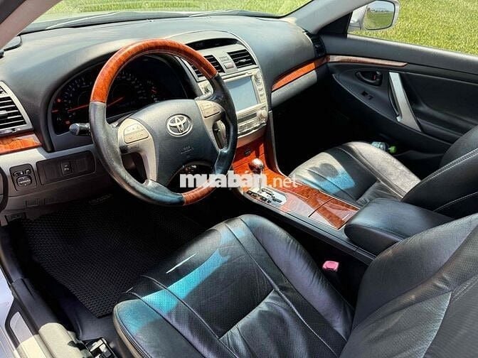 Toyota Camry 2010 2.0E - 114 km