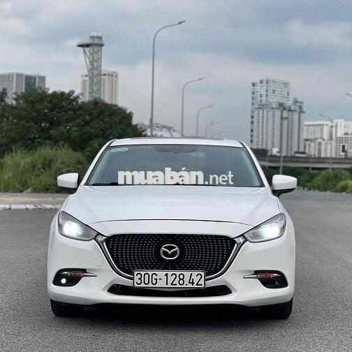 Mazda 3 2017 FL 1.5 AT Sedan - 100000 km