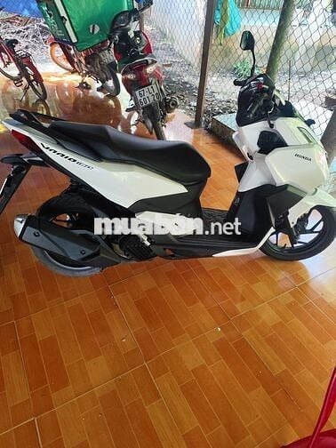 Xe còn rất mới chỉ tiếp anh chị có thiện chí mua