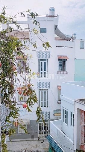 Cho thuê nhà nguyên căn trệt + 2 lầu, 3 phòng ngủ, hẻm rộng,an ninh!