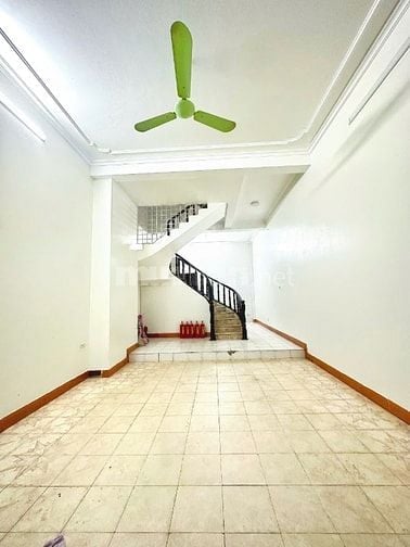 Cho thuê nguyên căn nhà 50m2 phố Hoàng Văn Thái, Thanh Xuân, 4 tầng