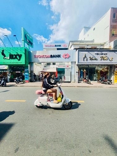 Bán gâp MT Ngô Quyền Quận 5 DT 5,2m x 17m HĐ Thuê 100 triệu giá 25 tỷ