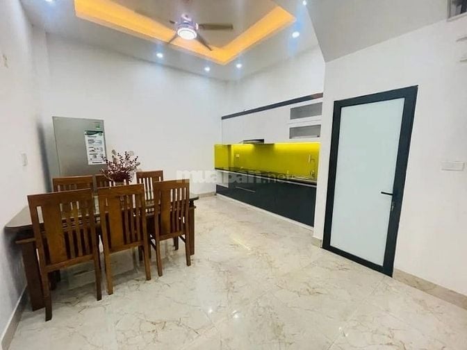 Cần bán nhà Định Công Hoàng Mai, 43m2, 4T, MT4.5m, giá 8.2 tỷ
