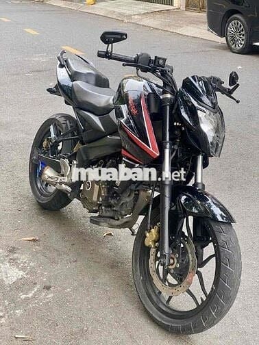 moto kawasaki pulsar 200