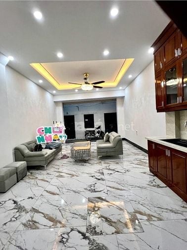 TÌM CHỦ MỚI CHO CĂN NHÀ 6 TẦNG XÂY ĐỘC LẬP TẠI PHỐ TRẠM