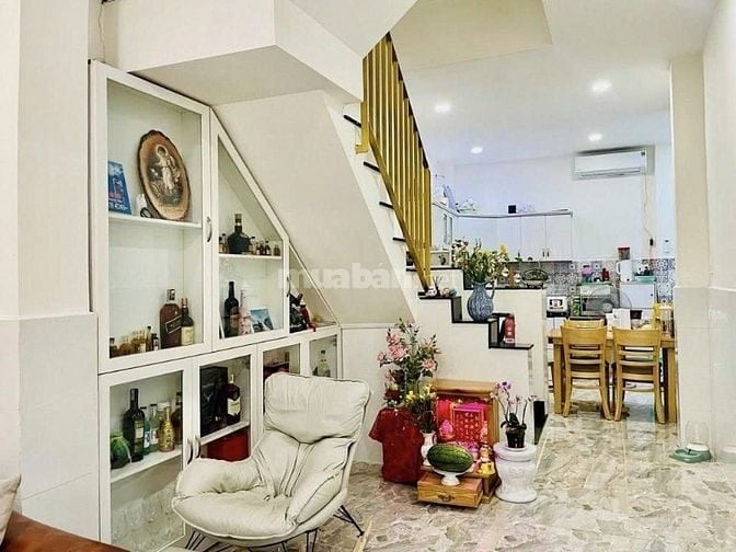 DUY NHẤT CĂN CÔ BẮC, GIÁ 4 TỶ TL GIÁP QUẬN 1 DI CHUYỂN THUẬN LỢI