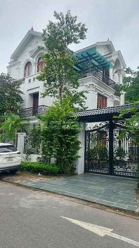 BÁN BIỆT THỰ KĐT YÊN HÒA - KĐT ĐẲNG CẤP - NHIỀU TIỆN ÍCH - TRUNG TÂM 