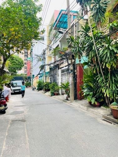Biệt Thự sân vườn 230m2(12 x 19) Lý Thường Kiệt sát Q10, 3 Tầng giá rẻ