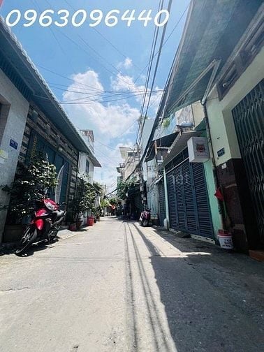 Bán dãy nhà 2 tầng hẻm xe hơi gần Bùi Văn Ba Quận 7 thu nhập cho thuê