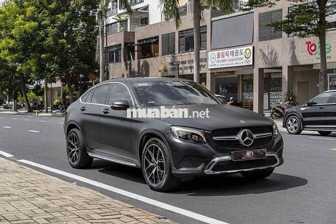 GLC 300 Coupe model 2018 màu đỏ warp đen siêu đep