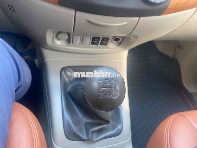 Toyota Innova 2011 G - 120 km