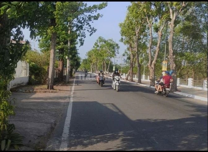Bán nhà mặt tiền đường Bạch Đằng, Thành Phố Trà Vinh, 4x30m, nở hậu