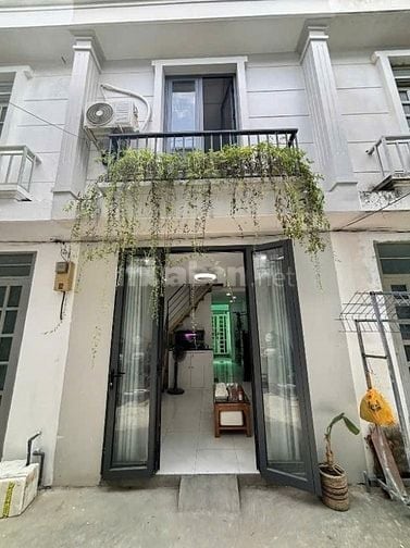 1.1 tỷ nhà đẹp hẻm ôtô vô ở liền.Quận12 Đúc 1lầu 2 pn 2wc .