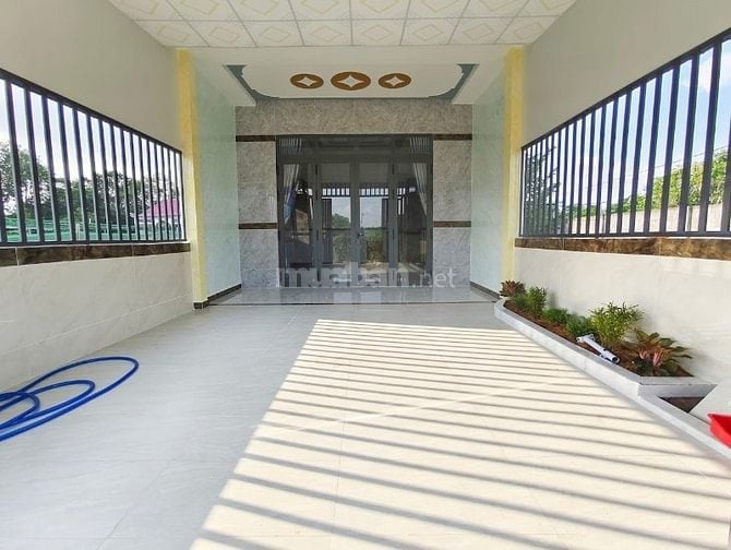 Nhà mới xây 1 xẹt đường lục viên, huyện đức hòa long an giá 2,2 tỷ