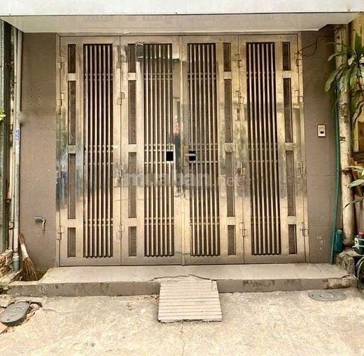 Cho thuê nhà tầng 1 tập thể ngõ 766 đường Láng, ô tô đỗ cửa 