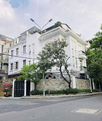 BIỆT THỰ GÓC 2MT KHU ĐƯỜNG HOA, PHAN XÍCH LONG - 15M X 10M - HẦM 3 LẦU