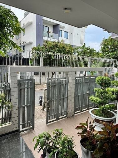 Nhà 10x19m, 1 hầm 3 lầu, KDC Dương Hồng, Bình Hưng B/C