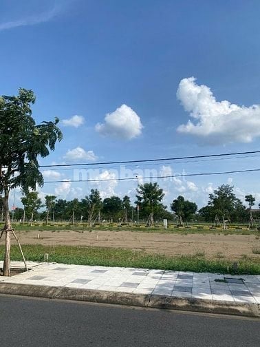 Đất mặt tiền đường nội bộ đầy đủ hạ tầng ở Bến Lức