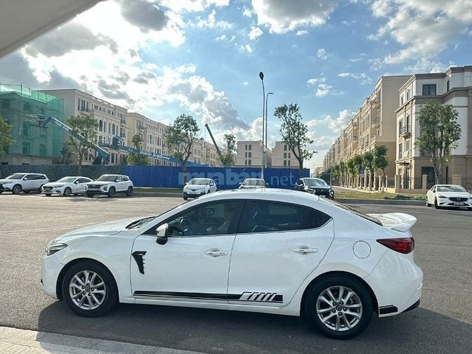 Chính chủ cần bán xe gia đình đang sử dụng. Mazda3 2018 đi hơn 9v. 