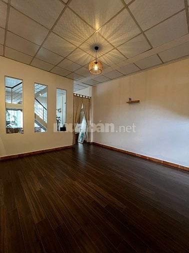 Bán nhà 5,5 tỷ có 1 trệt 1 lầu đường ô tô Ngô Quyền phường 6 Đà Lạt