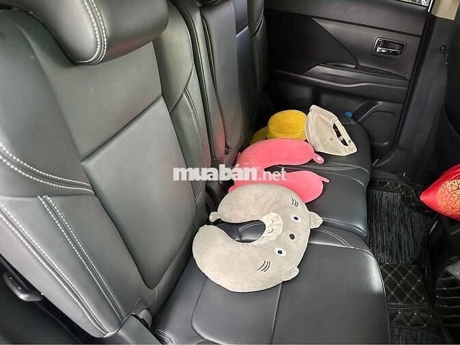 Mitsubishi Outlander 2.0 CVT 6v km đăng kí 2021