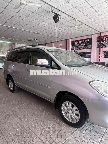 Toyota Innova 2009 G - 123 km