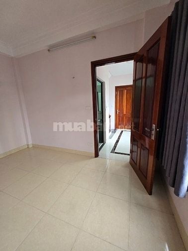 Cho thuê nhà nguyên tầng – khu Giáp Bát (ngõ 221 Giáp Bát)