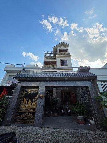 cần bán biệt thự gỗ, 4 lầu, như hình đã hoàn công