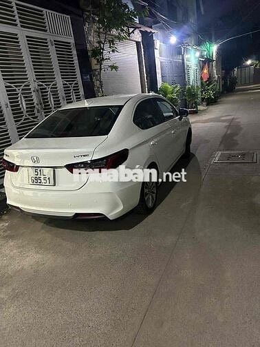 Honda City 2024 L 1.5 AT - 1000 km