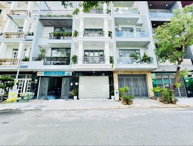 Bán nhà đường 2B Phạm Hữu Lầu, P.Phú Mỹ, TPHCM, 5x16m, 3L, 17.9ty