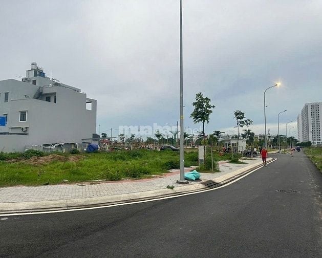 Chính chủ bán nhanh lô đất mặt tiền sổ sẵn