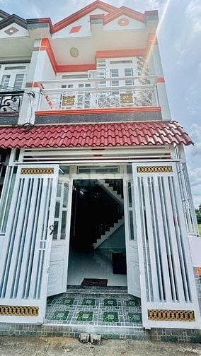 Nhà góc 2 MT,tiện kinh doanh cần tìm chủ mới DT: 4x10, 2pn, giá 625tr 