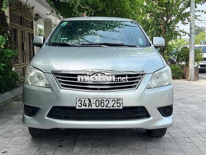 Toyota Innova 2013 2.0E - 5000 km
