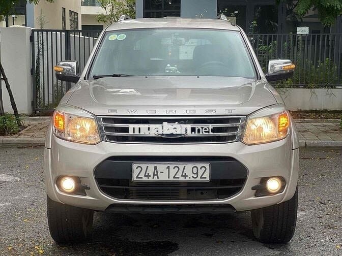 Ford Everest 2015 2.5L 4x2 MT - 20000 km