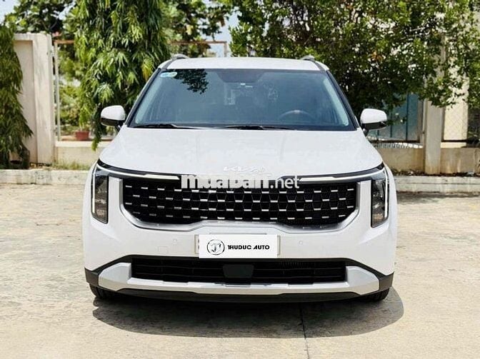 Kia Carnival 2025 Luxury 2.2D - 7000 km LikeNew