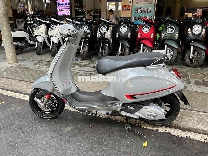 Vespa Piaggio xám, có hỗ trợ trả góp
