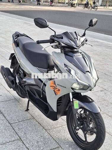 Honda Air Blade xám si măng 2024. Biển 43