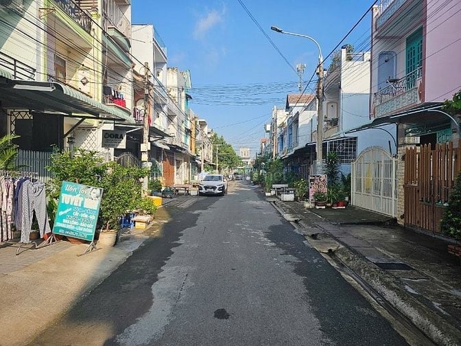 Bán 2 lô đất KDC Bửu Long, Biên Hòa: 8,4 x 18, giá 6,45 tỷ.