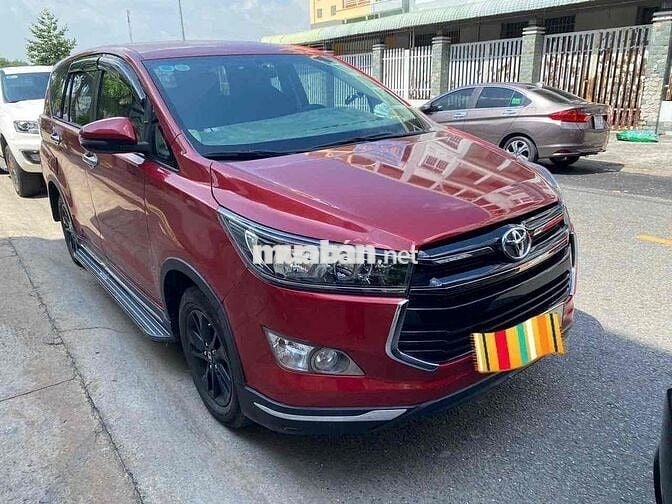 Toyota Innova 2020 Venturer 2.0 AT - 104000 km