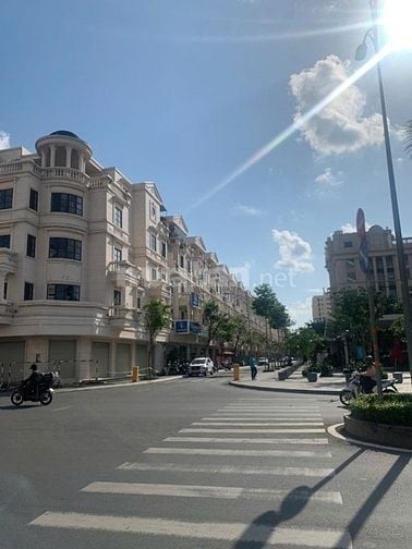 Cho thuê căn góc Cityland P10 Gò Vấp. DY 6,5x20 NH 10 500m2 sàn có hầm