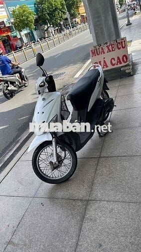 Mi o nhỏ màu trắng xe đẹp chưa rớt đầu biển 66