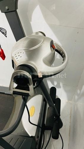 Máy chạy bộ chương trình và có máy rung bụng