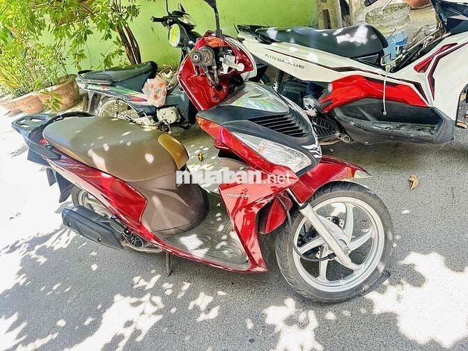 Vợ đổi xe nên cần bán lại Vision mới đẹp như hình