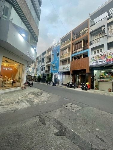 Cho thuê nhà nguyên căn Mặt Tiền Hoa Lan,Quận Phú Nhuận-4 tầng-50tr/th