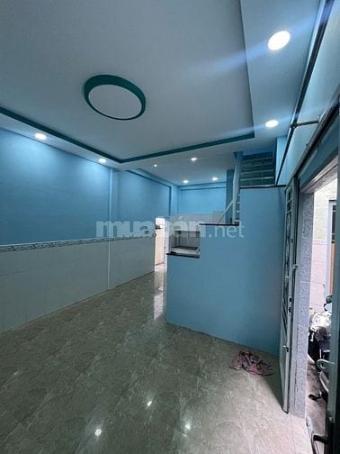 Bán nhà Phạm Thế Hiển, phường Bình Đông. 4m x 8m, có lối thoát hiểm