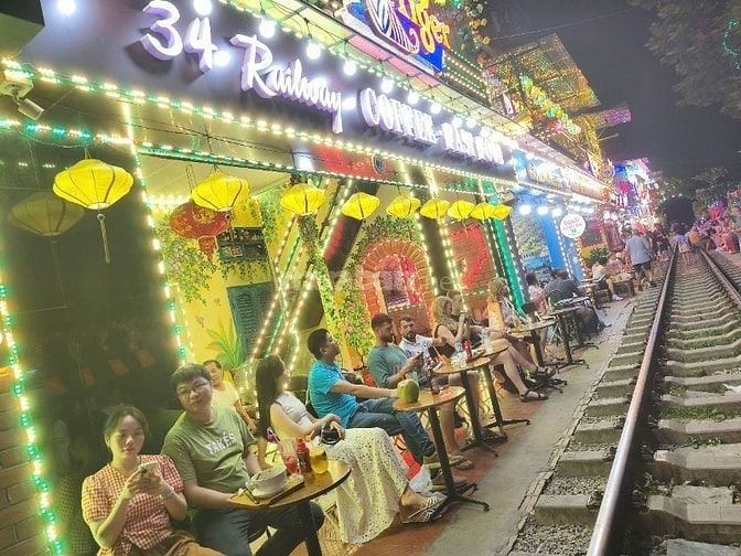 Tuyển nhân viên bán hàng biết một chút tiếng Anh