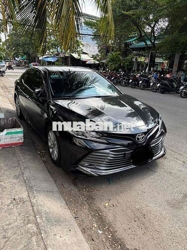 Toyota Camry 2021 2.0G tại Sài Gòn