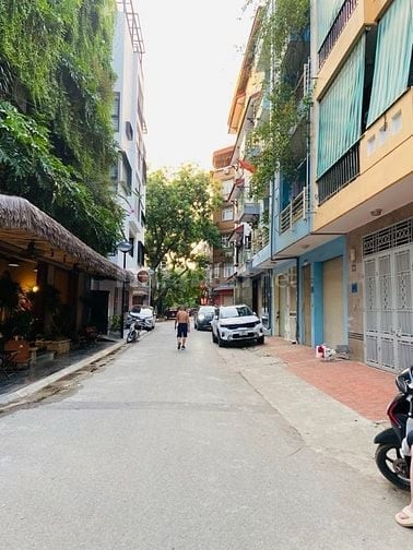 LIỀN KỀ HAI THOÁNG MẶT PHỐ - KINH DOANH SẦM UẤT - Ô TÔ TRÁNH - VỈA HÈ