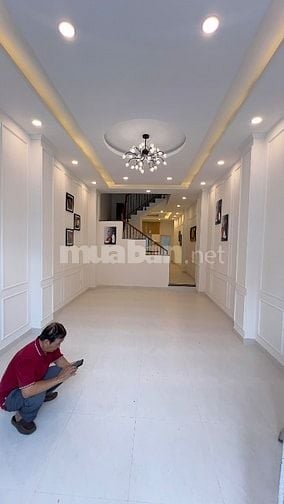 Nhà mặt tiền đường phan xích long