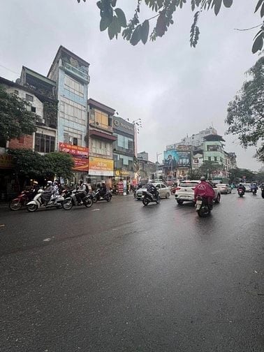 Bất ngờ chưa ! 15.9 tỷ có nhà mặt phố Thanh Nhàn, mặt tiền 5m, 4 tầng